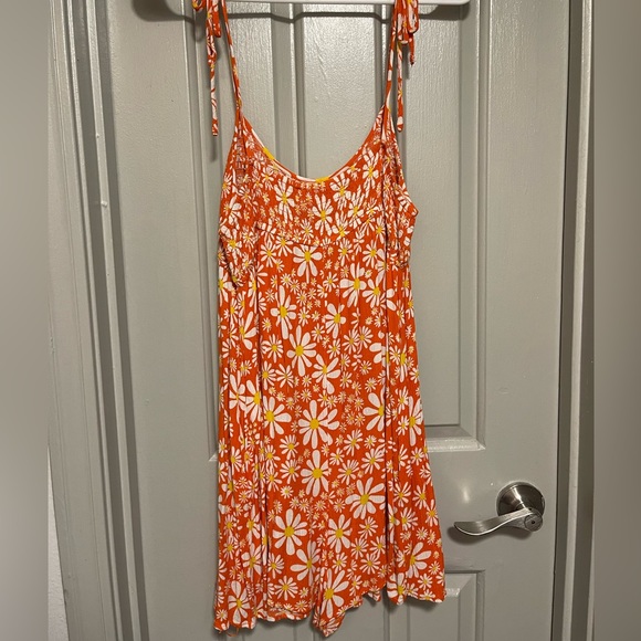 Mae Orange Daisy Floral Romper - Picture 3 of 5
